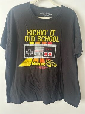 Nintendo Black "Kickin' It Old School" Retro Console Graphic T-Shirt XL